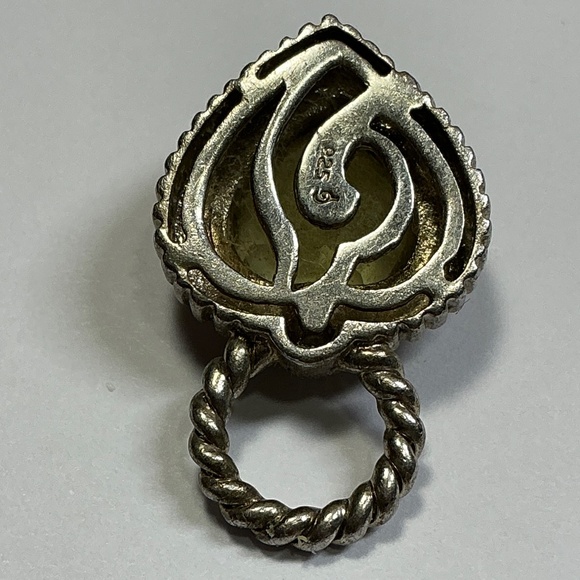 Vintage Sterling Silver Peridot heart shaped pendant. 1 1/8 inches long - Picture 5 of 5